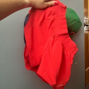 LULULEMON SHORTS (Hotty hot)